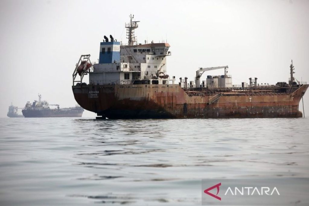 AA-20260909-42422213-42422183-IRANS_OIL_TANKERS_OFF_BANDAR_ABBAS_IN_STRAIT_OF_HORMUZ