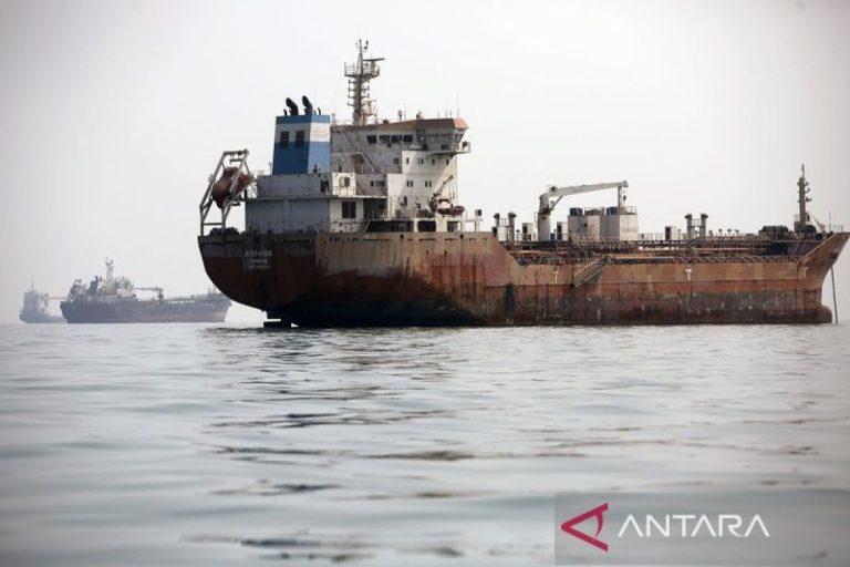 AA-20260909-42422213-42422183-IRANS_OIL_TANKERS_OFF_BANDAR_ABBAS_IN_STRAIT_OF_HORMUZ