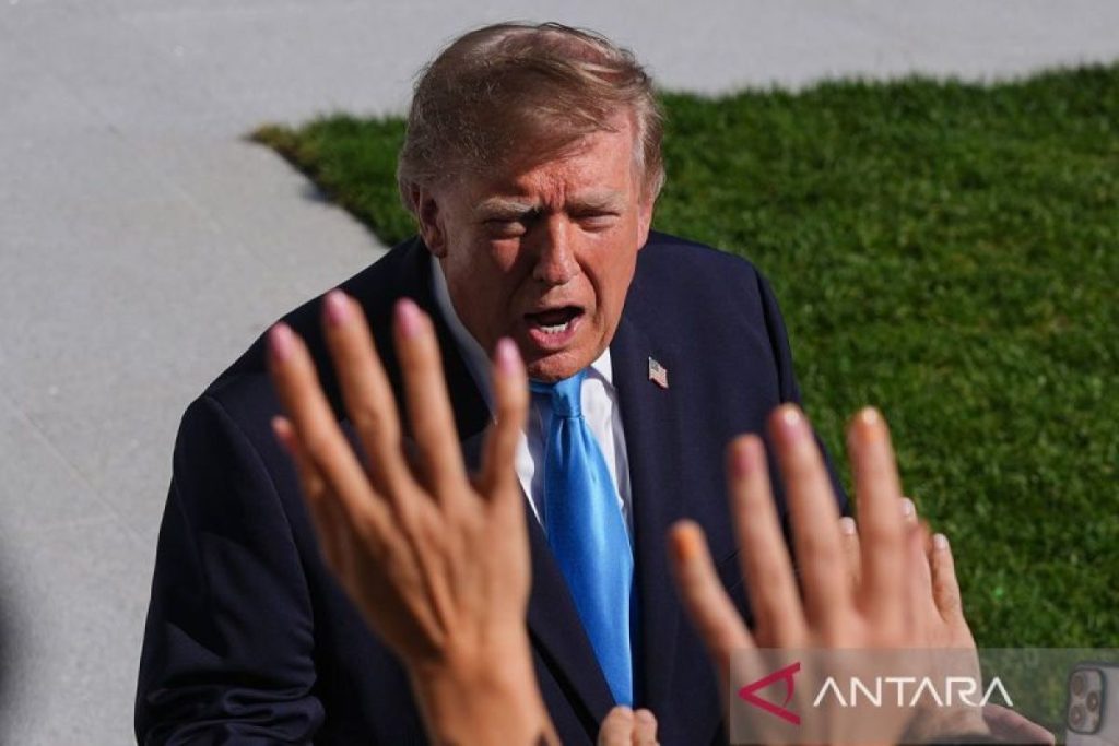 AA-20261005-42660885-42660870-PRESIDENT_TRUMP_DEPARTS_WHITE_HOUSE_FOR_NEBRASKA_MIDTERM_CAMPAIGN_RALLY