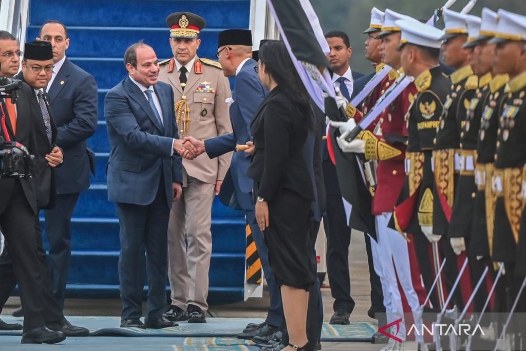 Presiden-Mesir-tiba-di-Indonesia-101026-RIV-3