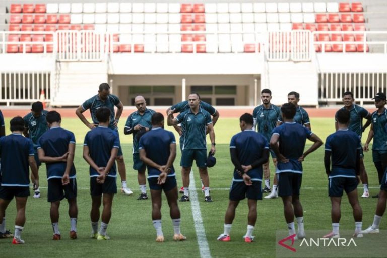 latihan-perdana-java-united-di-stadion-jatidiri-semarang-2856475