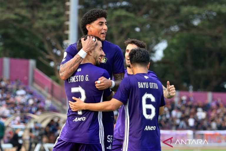 persik-kediri-kalahkan-pss-sleman-2-1-2890959