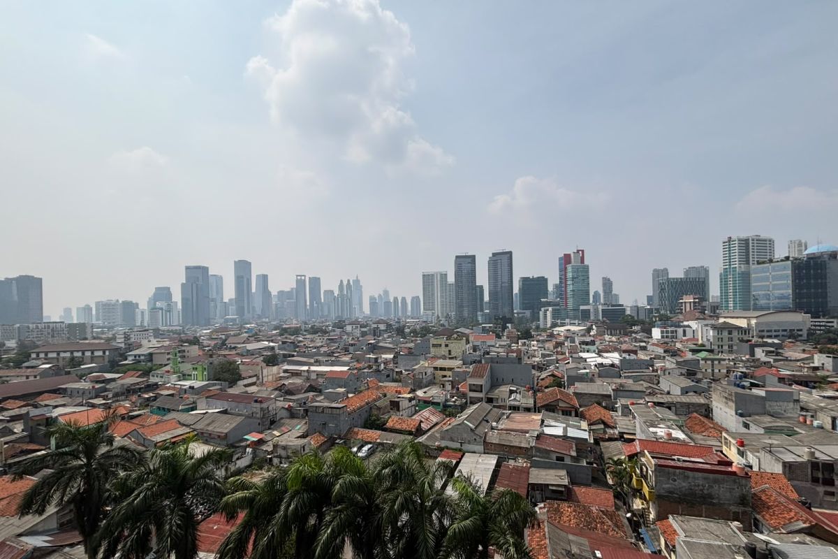 Minggu pagi, kualitas udara Jakarta masuk tiga terburuk di dunia